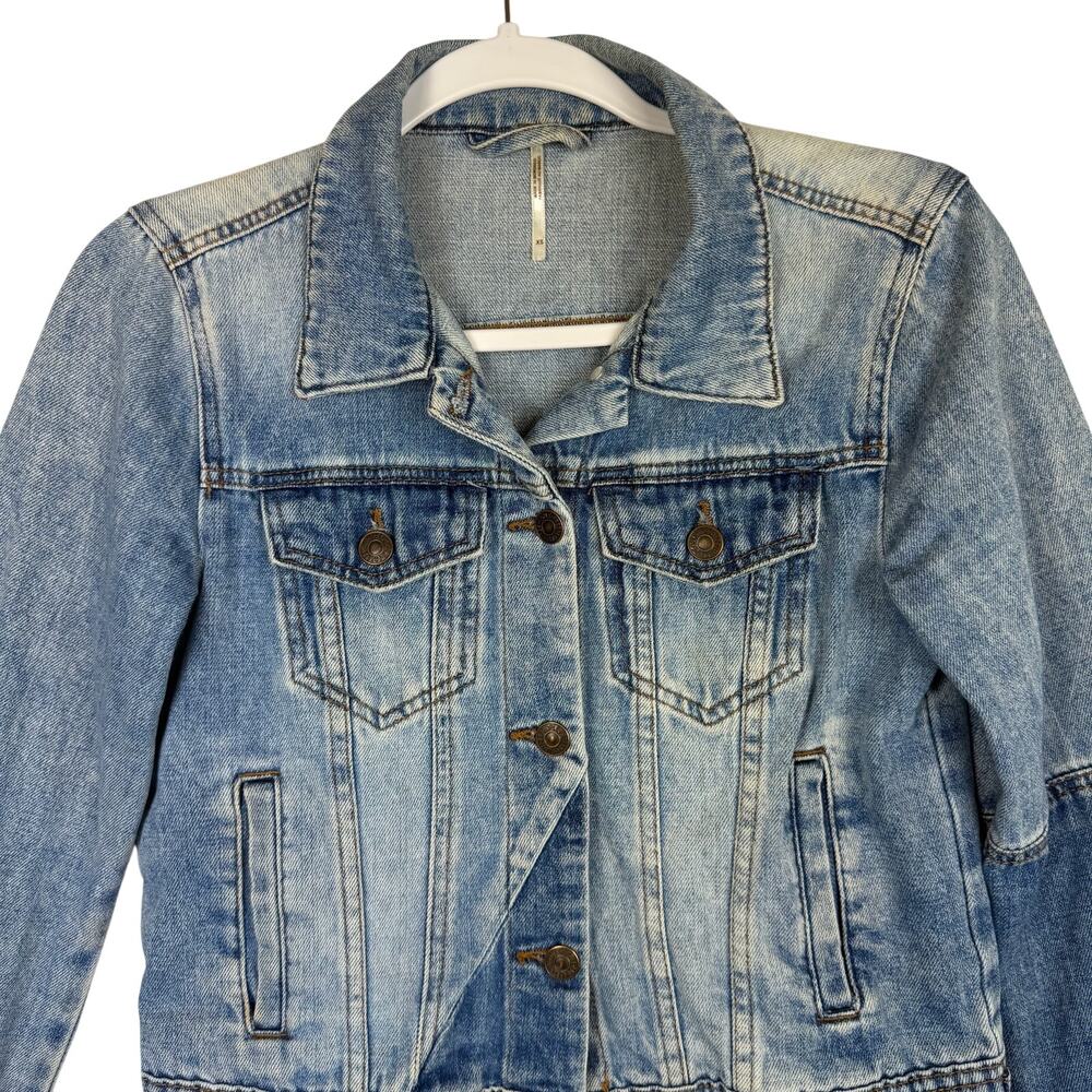 Free People Rumors Patchwork Denim Jacket Women Size XS Two‎ Tone Cropped Jean - Picture 6 of 7